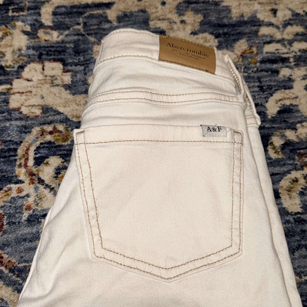 (NWOT) Abercrombie kids Abercrombie & fitch white high rise wide leg jean 11/12L